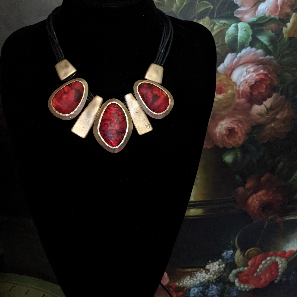 Necklace Red Stone In Gold Frame